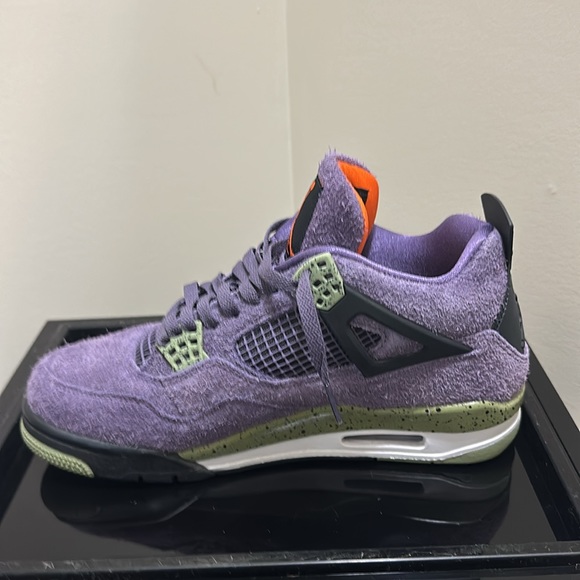 Jordan 4 retro ( canyon purple ) size 11 US men - Picture 6 of 9